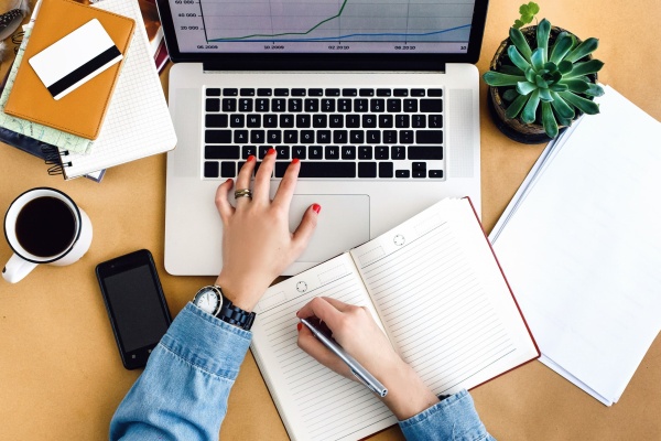 stylish-young-girl-working-economist-financial-ana-MM9DLXC-min