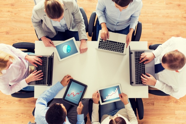 business-team-with-laptop-and-tablet-pc-PDHGRFS-min