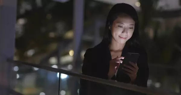 businesswoman-browse-on-internet-with-cellphone-29TM6E3-min